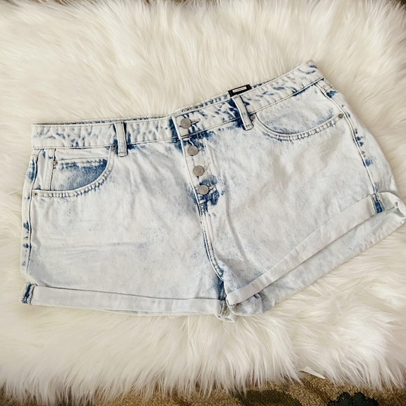 No Boundaries white wash shorts - Picture 2 of 5